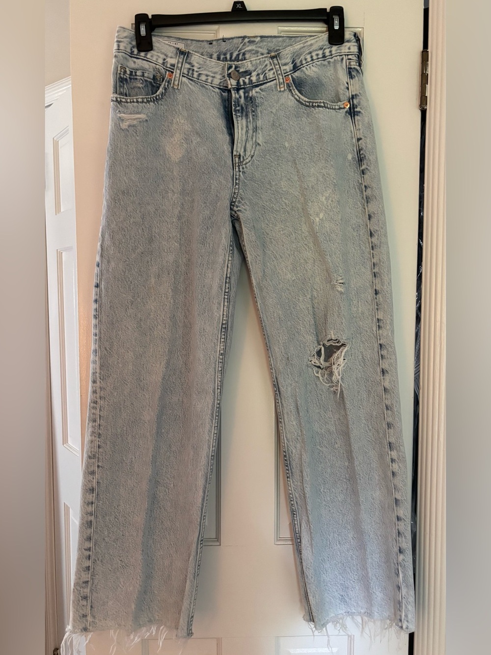 GAP Low Stride Light Blue Distressed Straight-Leg Jeans Size 6R 28